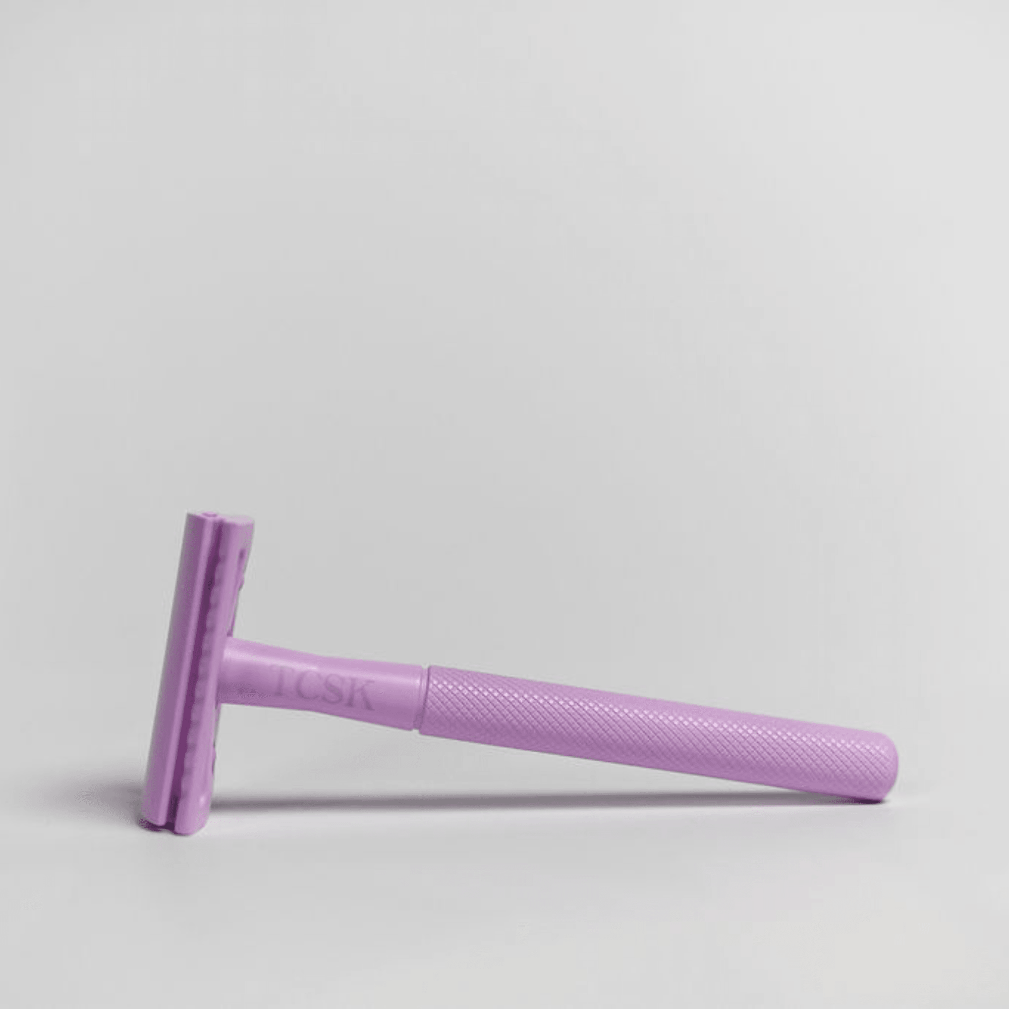 Ms. Lilac Lady + Stand - TCSK | Très Chic Shave Kit