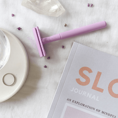 Ms. Lilac Lady + Stand - TCSK | Très Chic Shave Kit