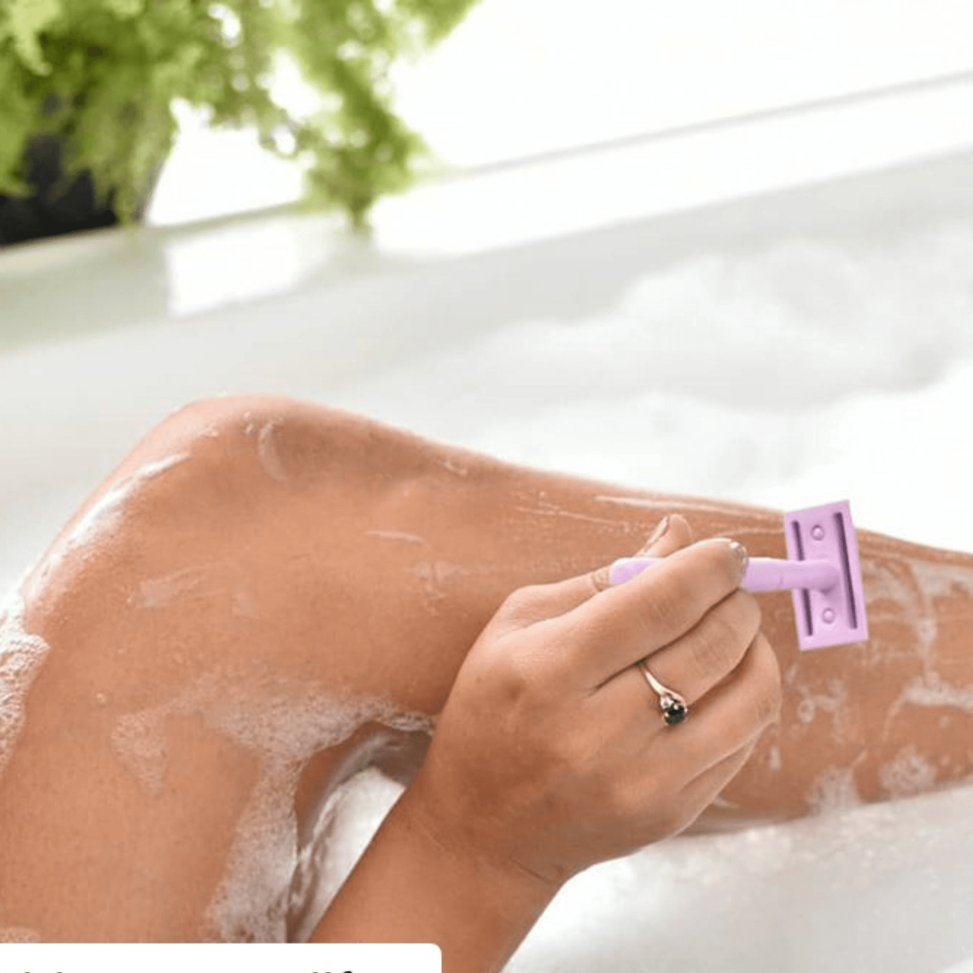 Ms. Lilac Lady + Stand - TCSK | Très Chic Shave Kit